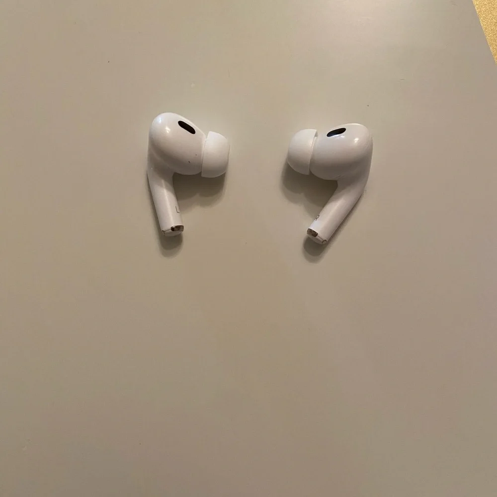 Apple White AirPods Pro 2 with Charging case